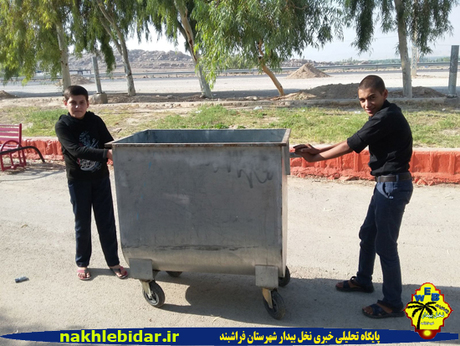 پاکسازی محوطه شهید گمنام توسط بسیجیان فراشبند