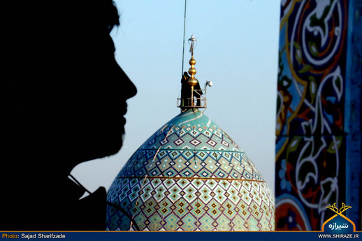 آیین تعویض پرچم گنبد حرم مطهر شاهچراغ(ع)
