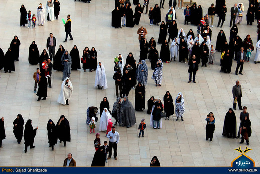 آیین تعویض پرچم گنبد حرم مطهر شاهچراغ(ع)