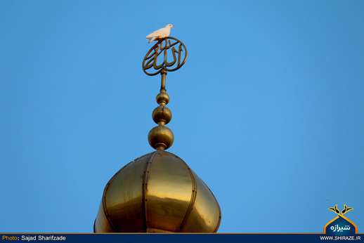 آیین تعویض پرچم گنبد حرم مطهر شاهچراغ(ع)