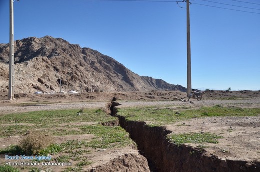 شکاف نگران کننده زمین در اطراف داراب
