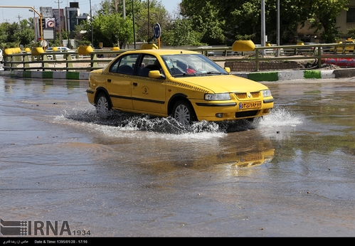 ترکیدگی لوله و آبگرفتگی در چهارراه زرگری شیراز