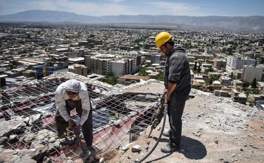 طبقات اضافی هتل مشرف بر مجموعه زندیه در شیراز تخریب شد