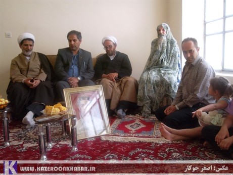 دیدار مسئولان دانشگاه آزاد کازرون با خانواده شهید نجیبی