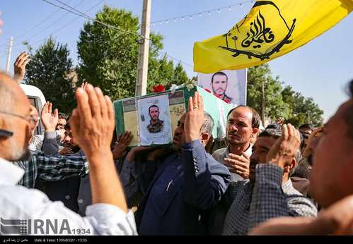 تشییع پیکر شهید سید ظاهر حسینی یکی از شهدای مدافع حرم استان فارس در حرم مطهر سید علاالدین حسین(ع) شیراز 