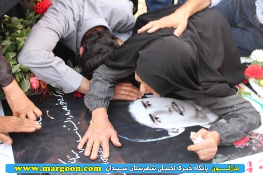 دیدارمادر شهید عبدالحمید آقایی بومه پس از 33 سال با گمشده اش