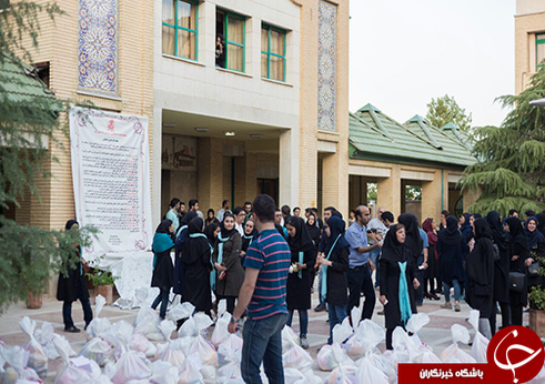 همزمان با دومین شب از لیالی قدر، آئین کوچه گردان عاشق در شیراز برگزار شد.